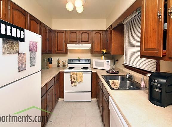 4th image of 2911 Waterford Dr