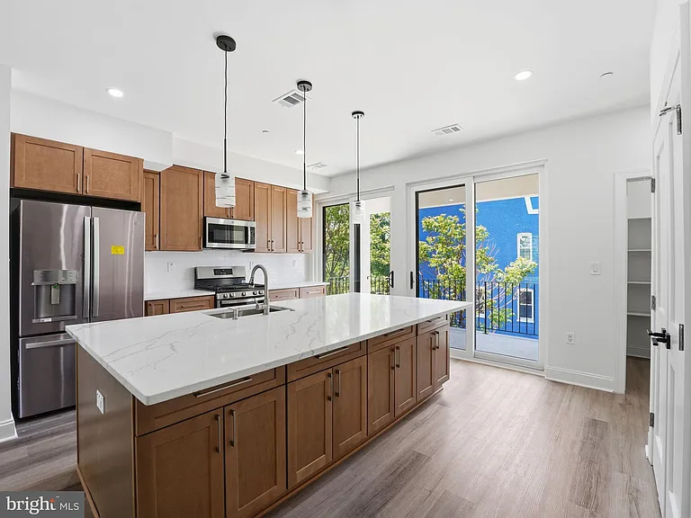 2404 N Capitol St NW #B — Photo 1