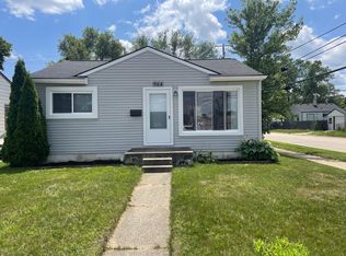 904 E Mahan Ave, Hazel Park, MI