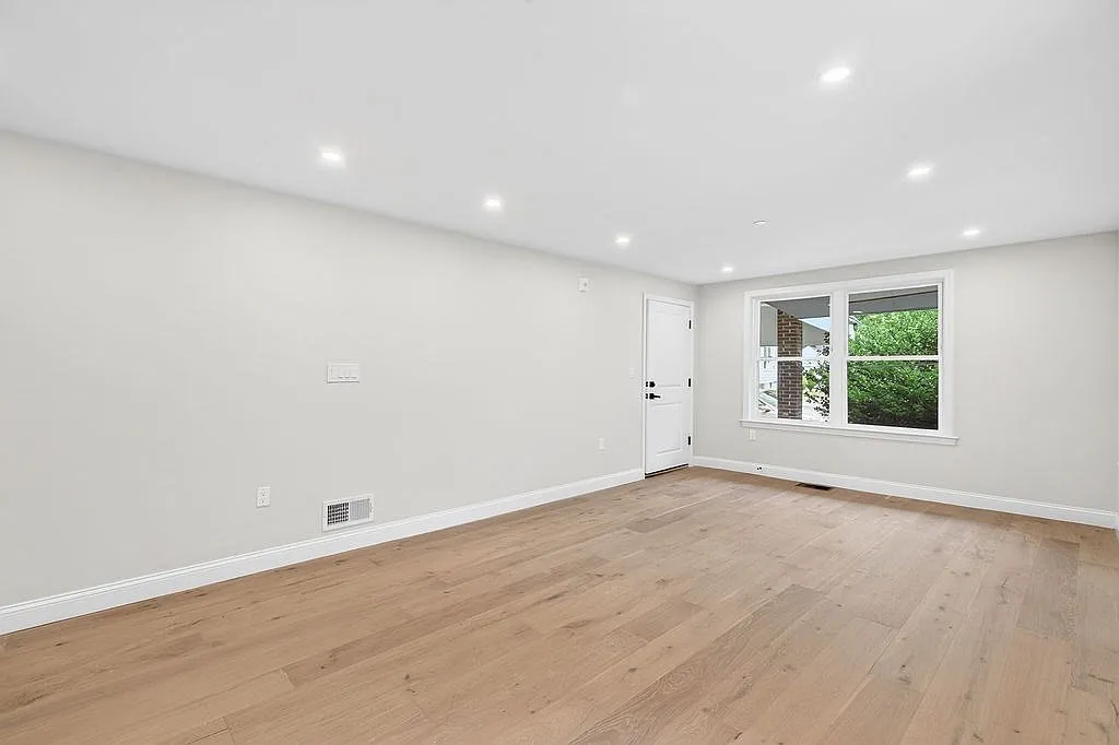 6 bed, 4.5 bath, 2100 sqft, $6,000 — Photo 4