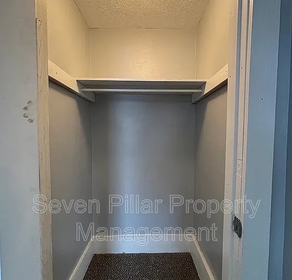 703 E 4th St — Photo 7