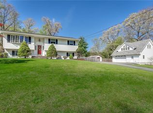 3 Adams Ln, Airmont, NY 10901