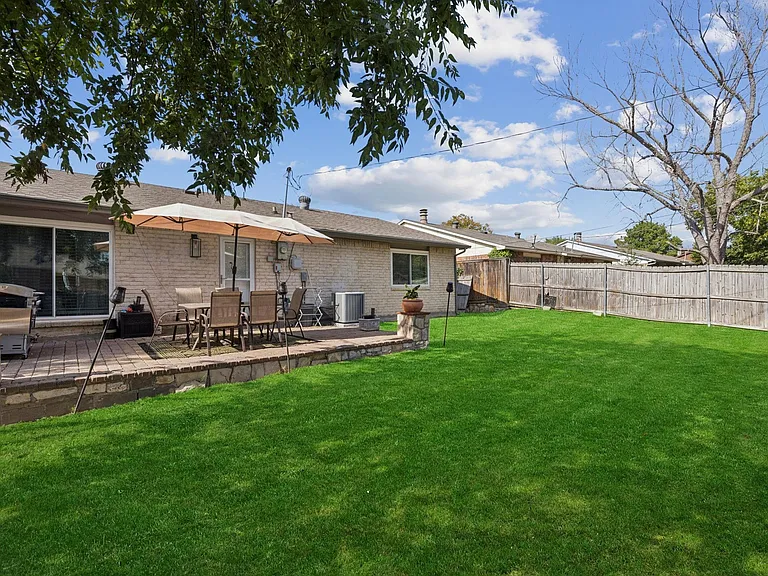 153 W Way Dr — Photo 3