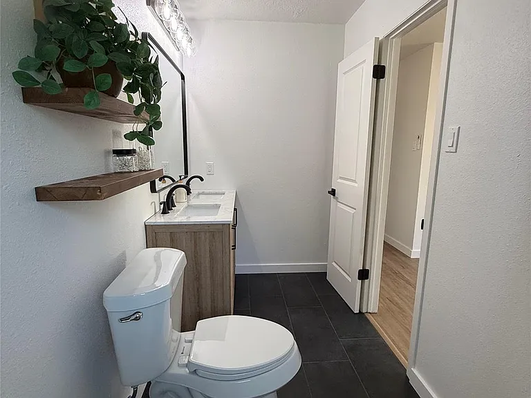 2726 Yale St — Photo 23
