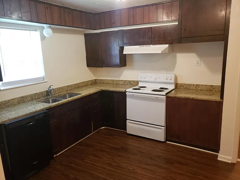 145 Tulip Dr — Photo 14