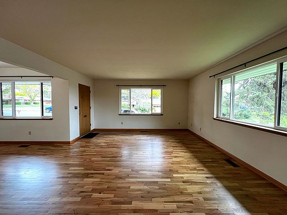 3rd image of 608-610 Estee Ct