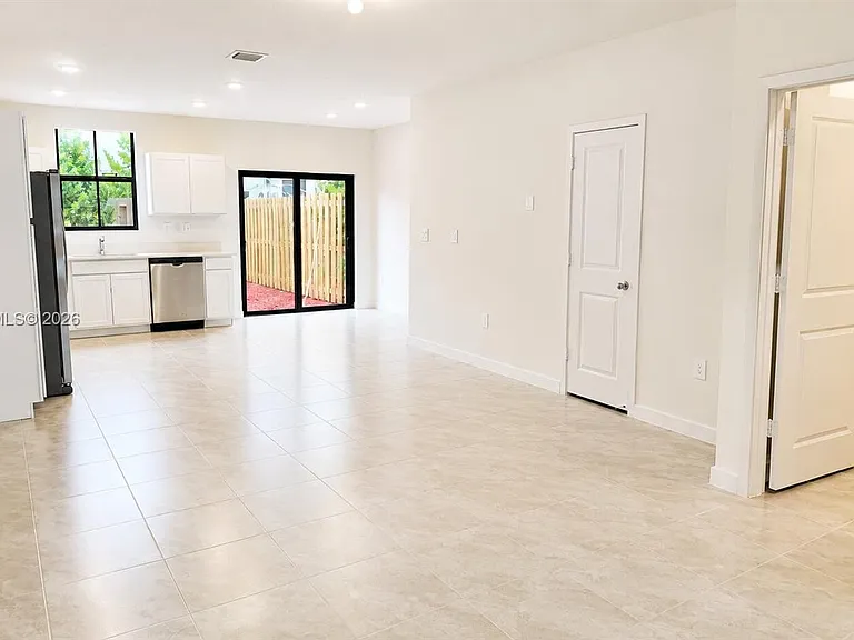 1381 NE 4th Ave #1381 — Photo 4