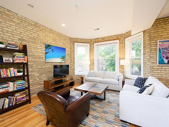 5th image of 3307 W Dickens Ave #B