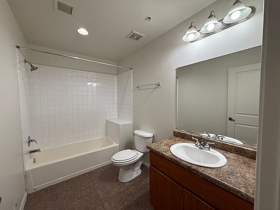 5th image of 4035 N 28th St Unit 105