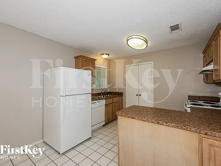 606 Plainview Dr — Photo 7
