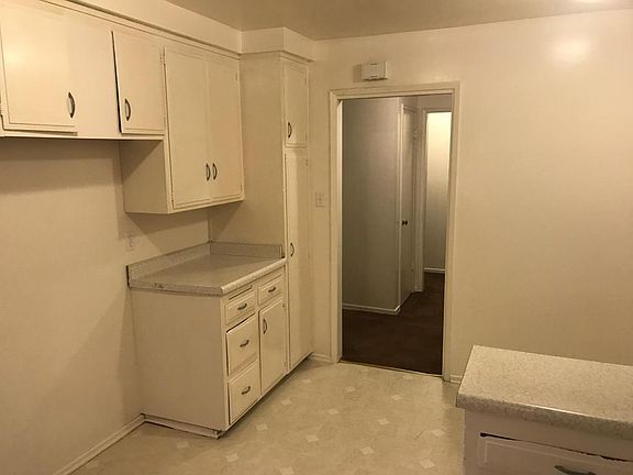 3rd image of 45454 Leatherwood Ave