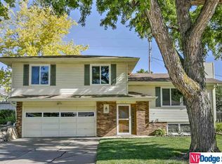 2512 Gindy Dr, Bellevue, NE 68147