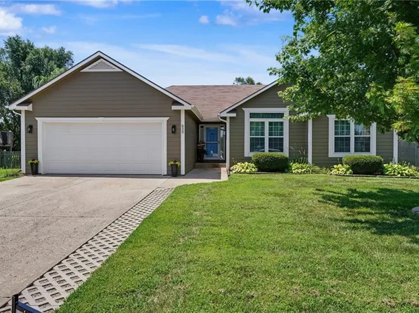 829 E 12th St, Eudora, KS 66025