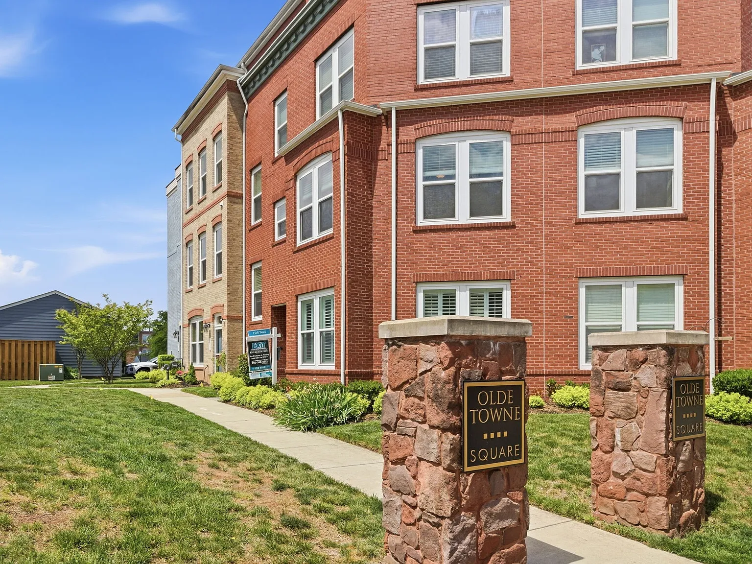 3 bed, 2169 sqft, $2,995 — Photo 2