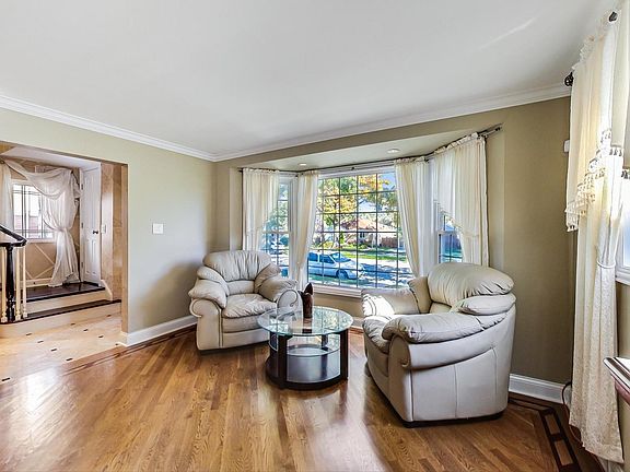 4th image of 7424 Kostner Ave