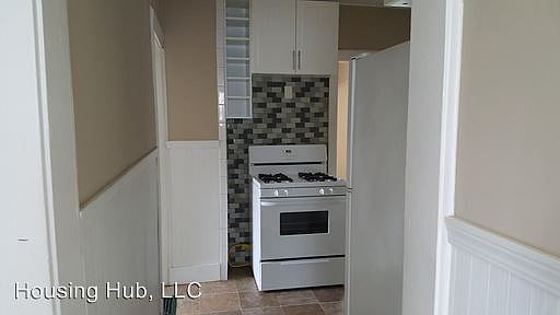 4th image of 989 Randolph Ave