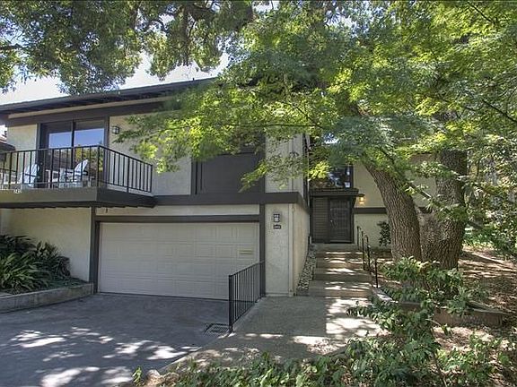5th image of 2412 Sharon Oaks Dr