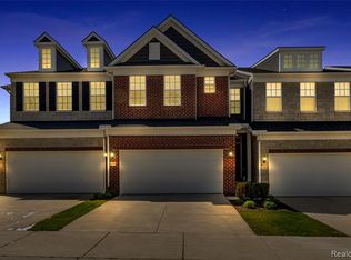 313 Strawberry Dr #5, Rochester, MI 48307