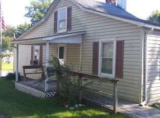 34 Mulberry St, Charles Town, WV 25414