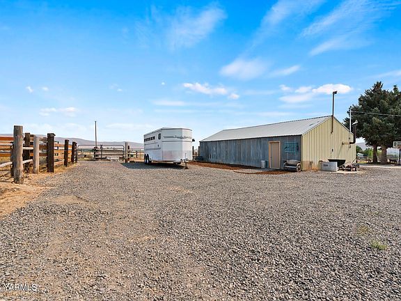 4th image of 7773 N Wenas Rd
