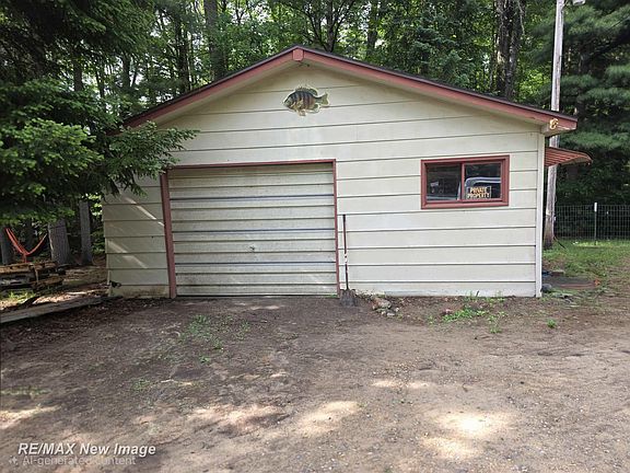3rd image of 2490 Fawn Ct