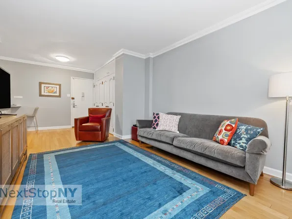 300 East 40th Street image 1 of 6