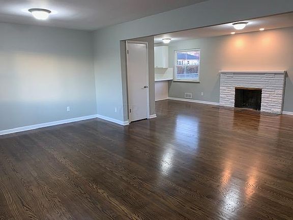 4th image of 3188 Mary Ave