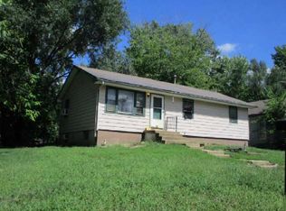 606 W Miami St, Paola, KS 66071