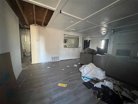 3rd image of 1805 N Hickory Pl