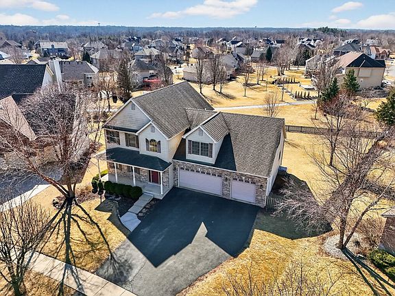 4th image of 1302 Deerpath Dr