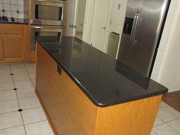 4th image of 3187 Hyde Park Pl