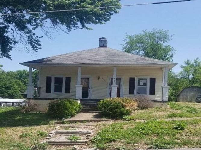 1st image of 606 N 3rd St