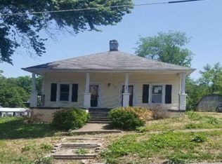 606 N 3rd St, Central City, KY 42330