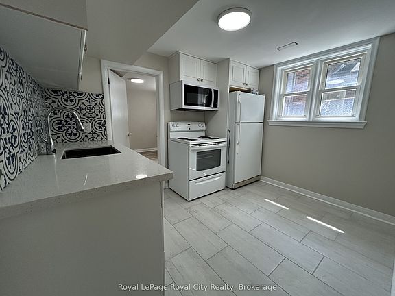 3rd image of 109 Northumberland St #C