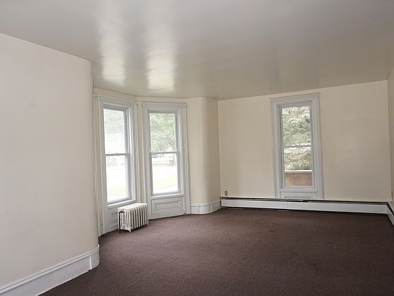 5th image of 214 E Orleans St