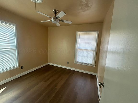 3rd image of 907 Harrington St