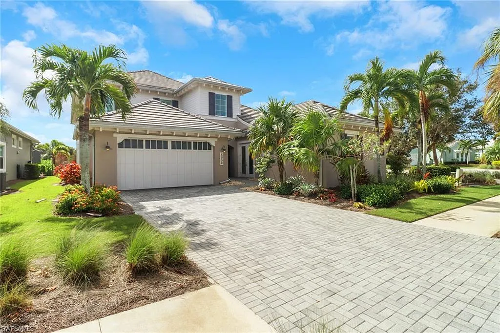 4 bed, 5.5 bath, 4327 sqft, $15,500 — Photo 1