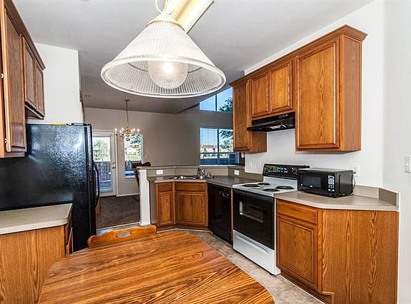 3rd image of 2925 Jowett Dr