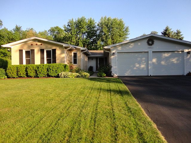 1st image of 36W827 Hawthorn Dr