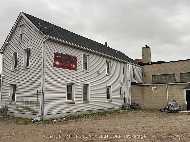 1072 Dundas St #3 — Photo 2