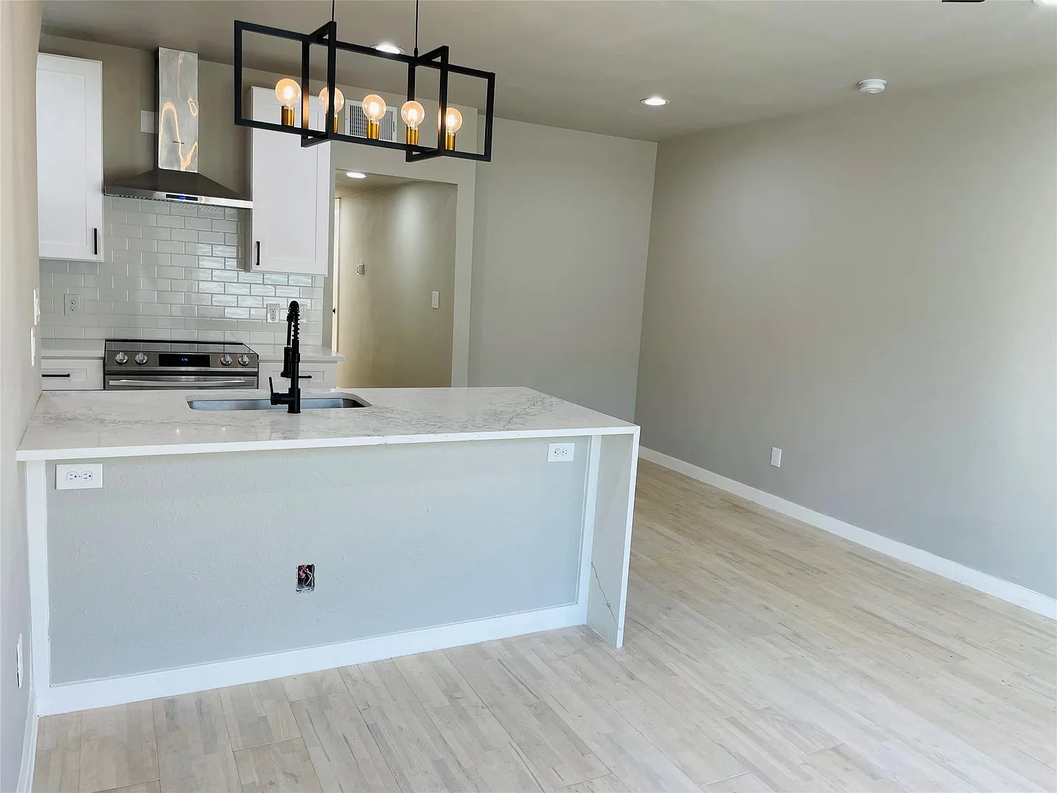 2 bed, 824 sqft, $1,750 — Photo 4