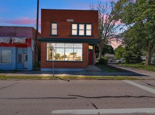 22421 Huron River Dr, Rockwood, MI 48173