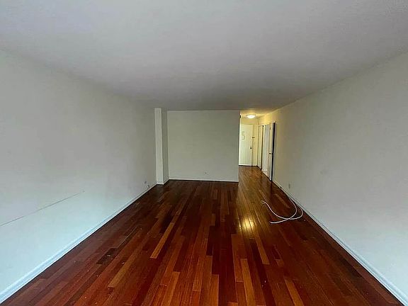4th image of 279 E 44th St APT 14H