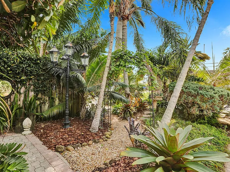 1613 SW 5th Ct — Photo 14