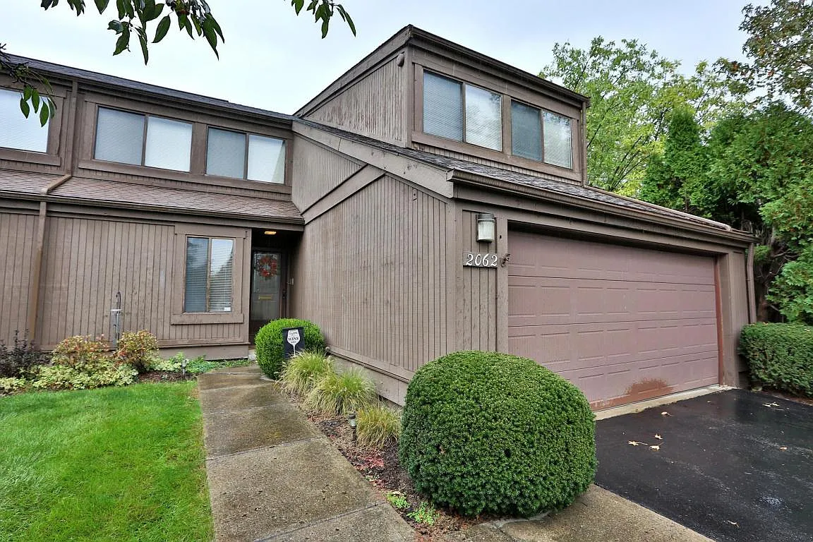 2062 Willowick Dr photo 1