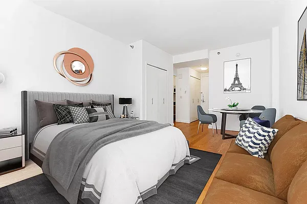 Rented by REAL New York | media 21