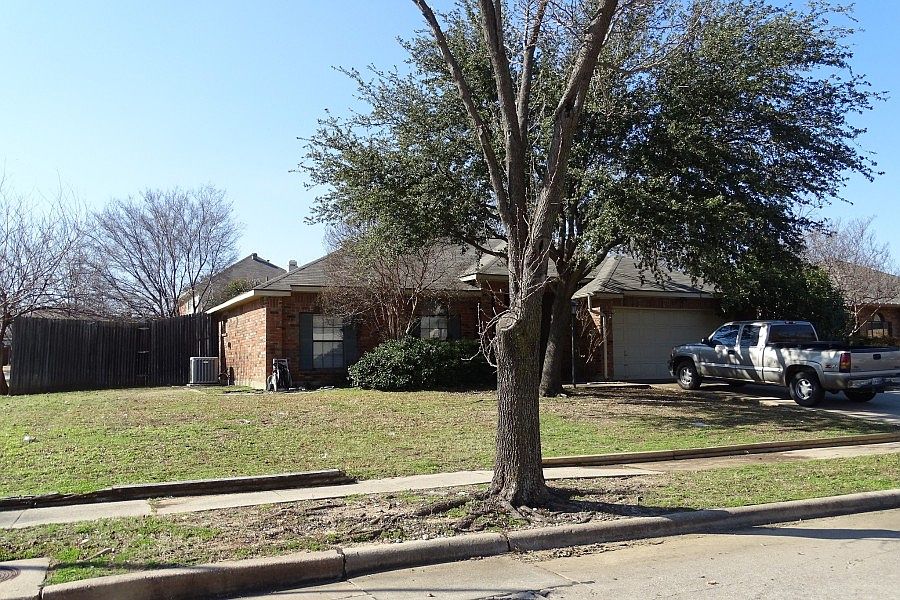 2nd image of 2101 Winslow Ave