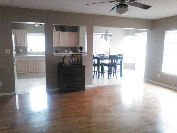 4th image of 11866 Castlewood Cir