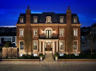 2856 N Hermitage Ave, Chicago, IL 60657