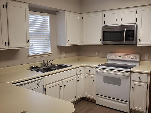 3rd image of 4048 N Downing Ct